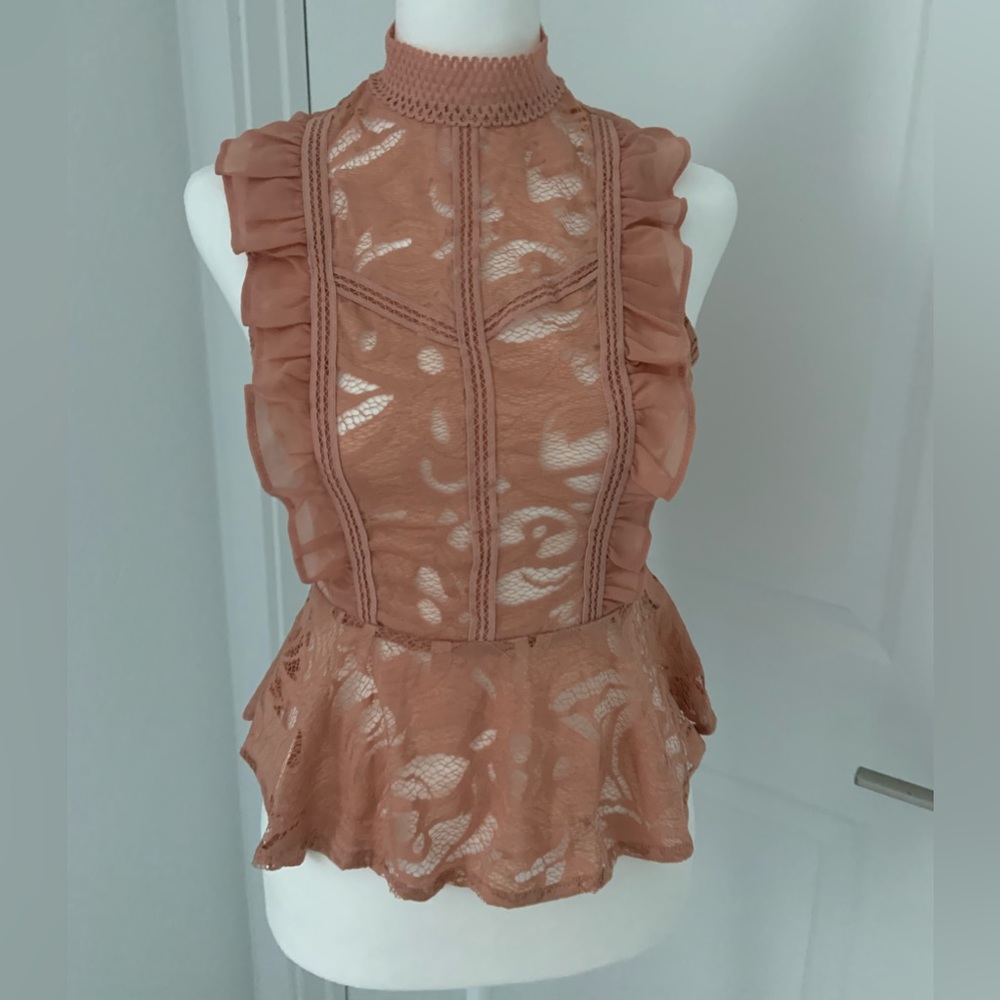 NWOT. Chicseek Apricot Lace Top Size S